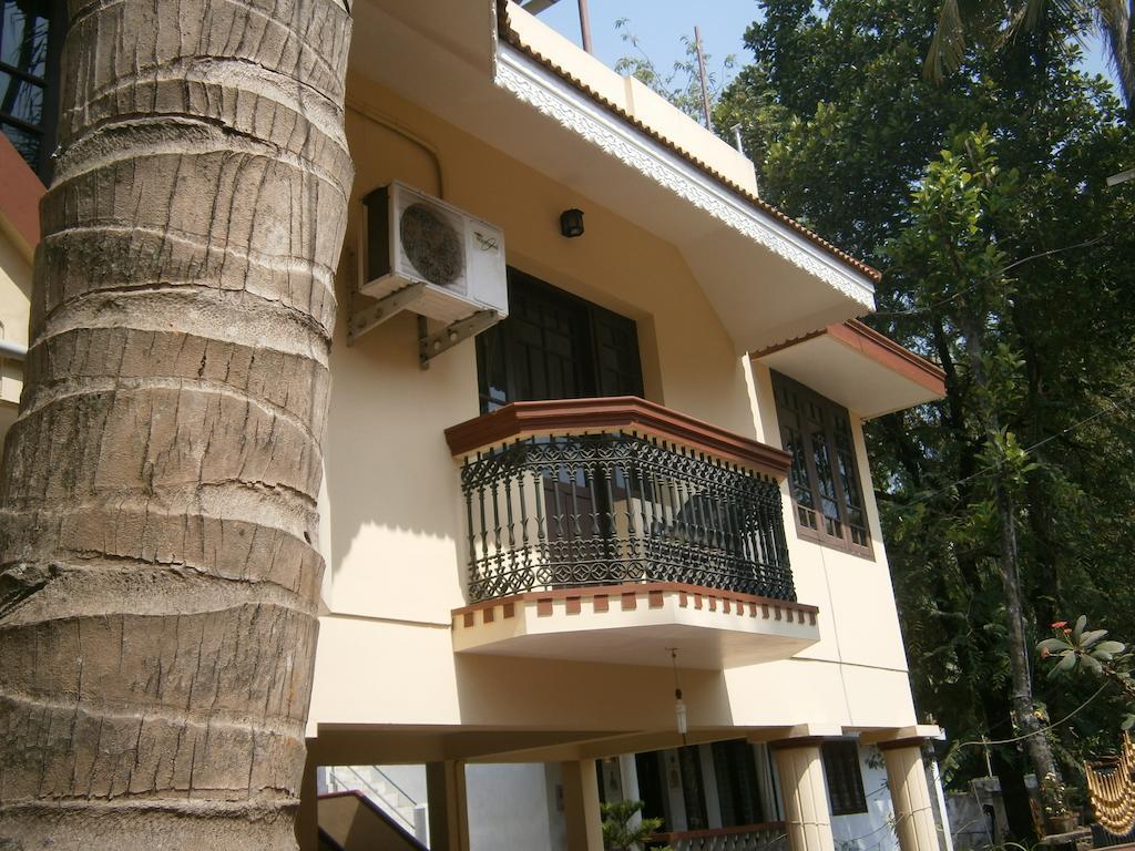 Lazar Residency Homestay Kochi Exteriör bild
