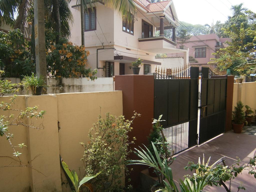 Lazar Residency Homestay Kochi Exteriör bild