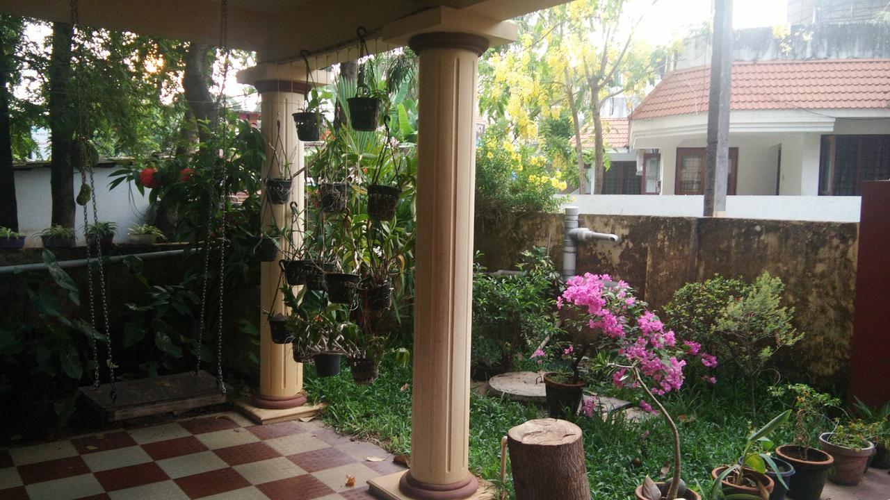 Lazar Residency Homestay Kochi Exteriör bild