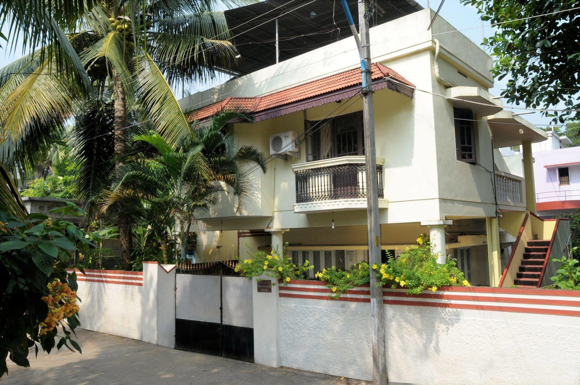 Lazar Residency Homestay Kochi Exteriör bild