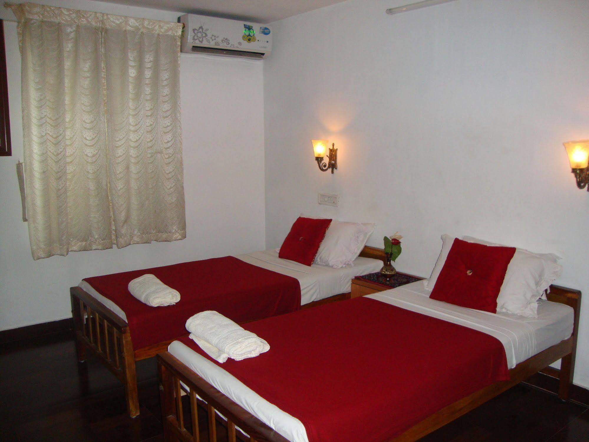 Lazar Residency Homestay Kochi Exteriör bild