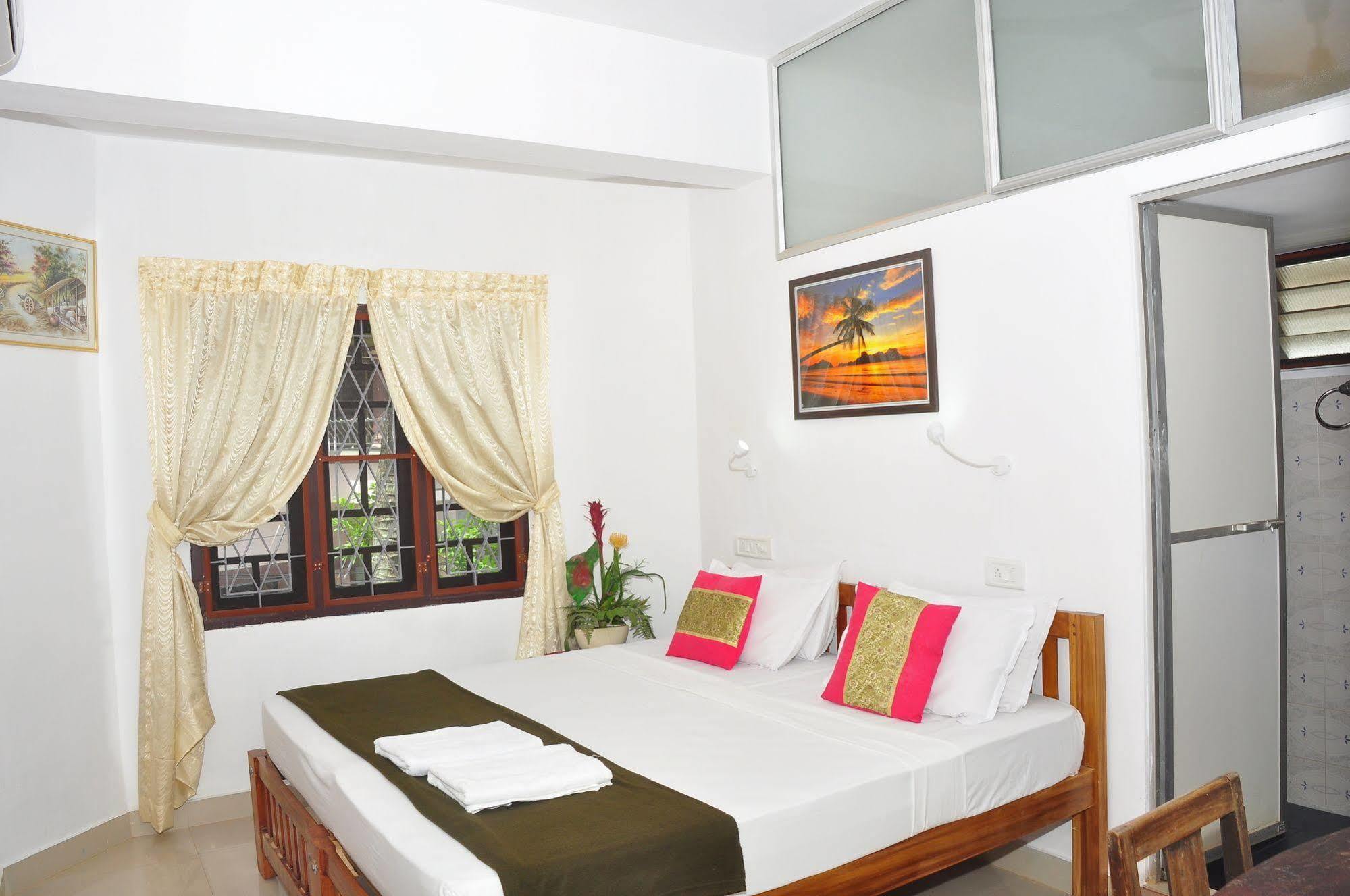 Lazar Residency Homestay Kochi Exteriör bild