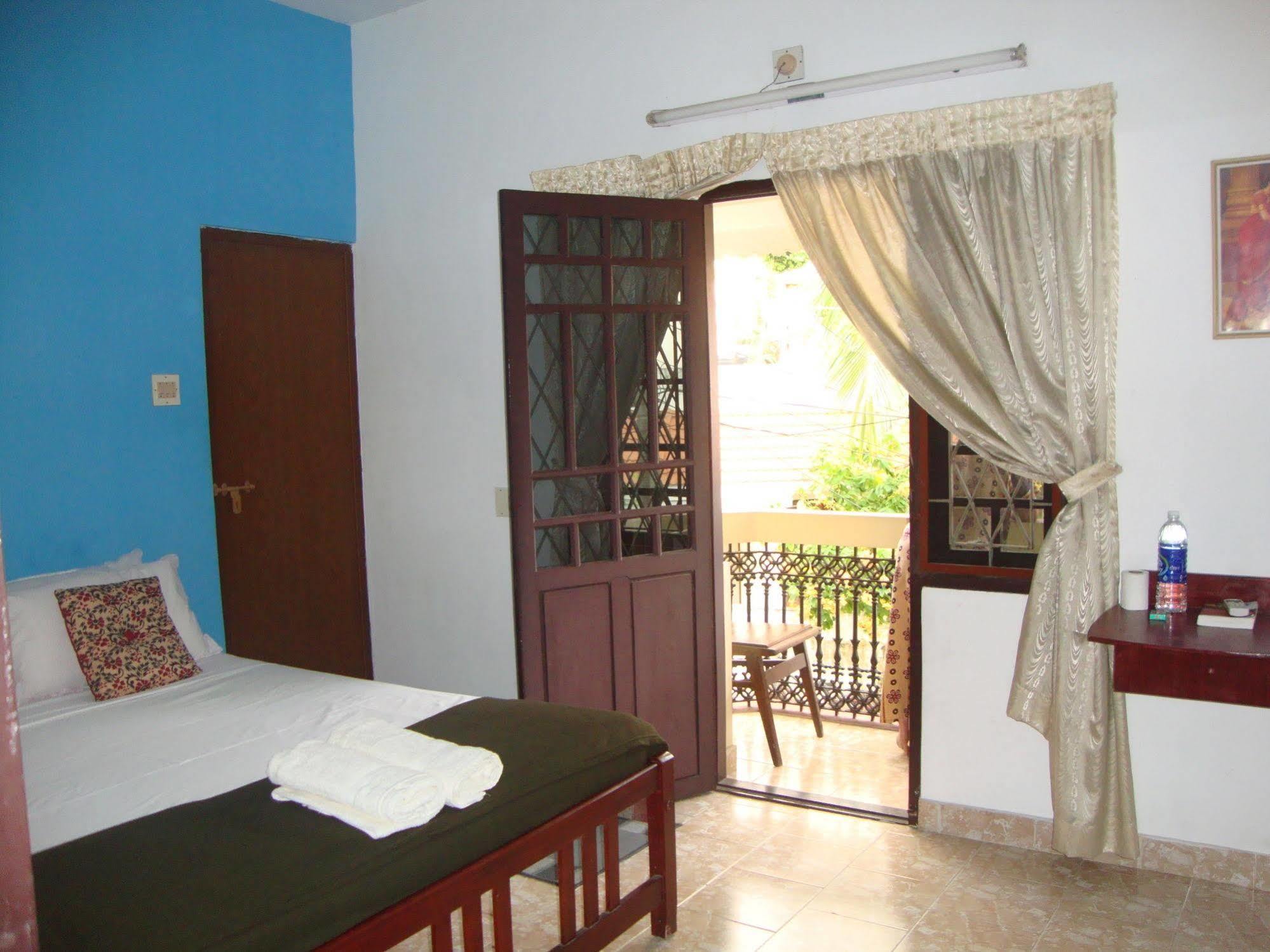 Lazar Residency Homestay Kochi Exteriör bild